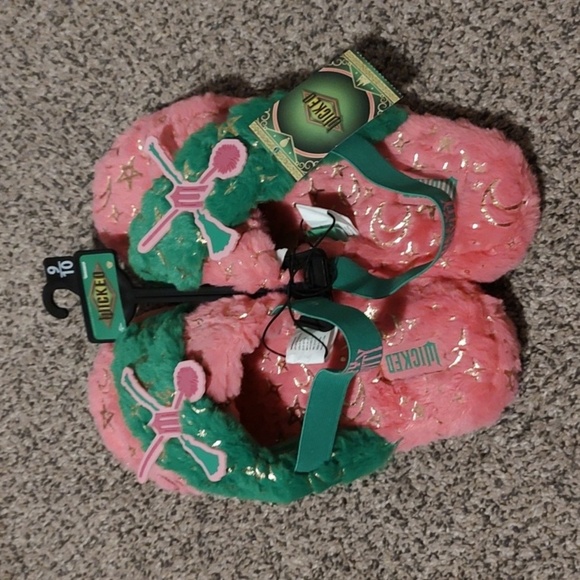 Wicked Plush Platform Women Slippers 9/10 - Picture 1 of 6